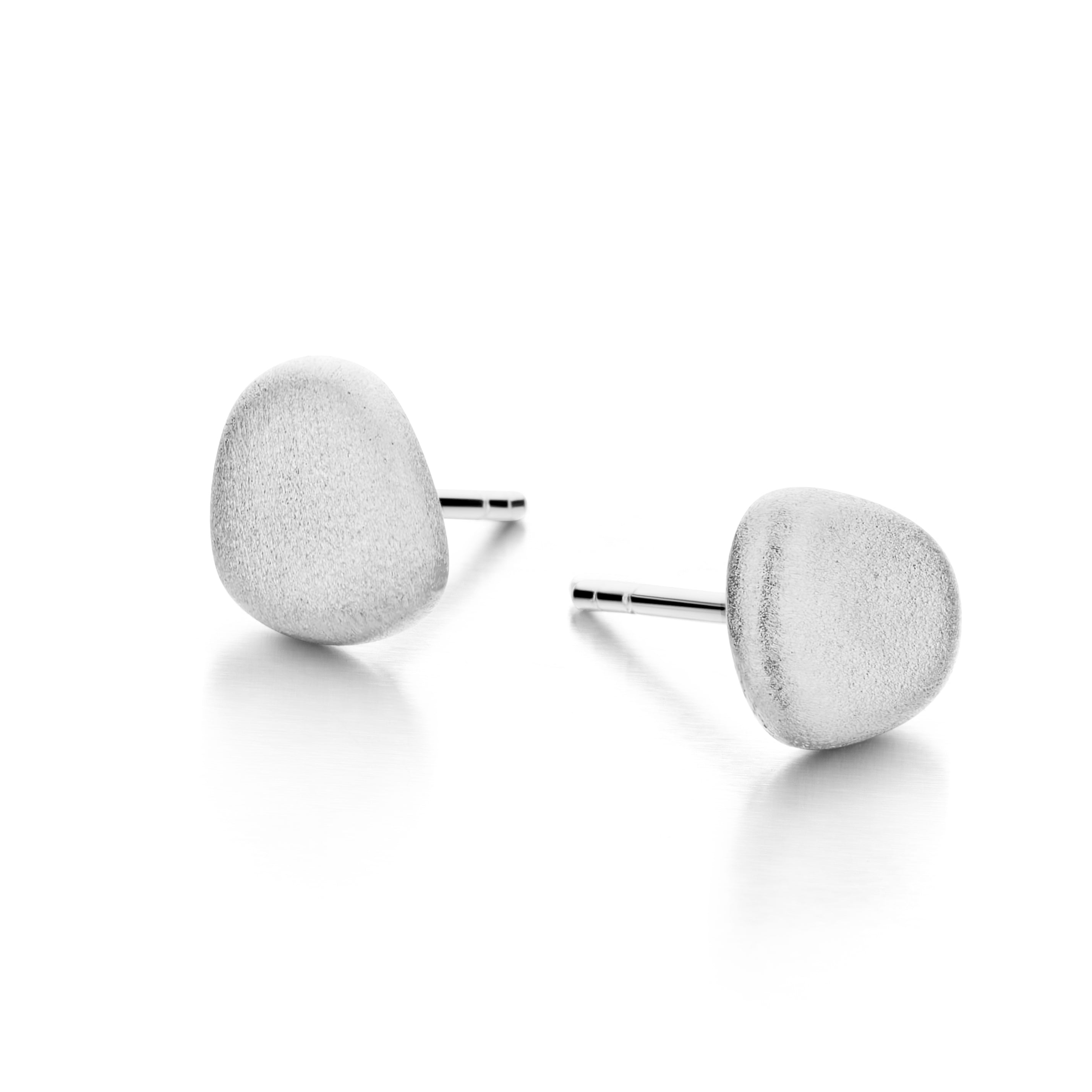 LUCIA STUD-1